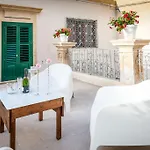 Palazzo Montalbano Oda ve Kahvaltı 4*
