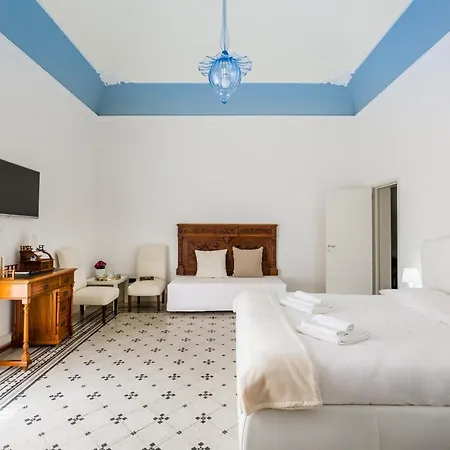 Palazzo Montalbano Bed & Breakfast 3*