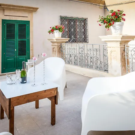 Palazzo Montalbano B&B 4*