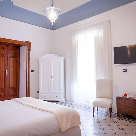 Palazzo Montalbano 4* 시클리
