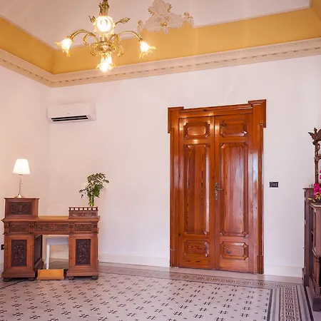 Bed & Breakfast Palazzo Montalbano 3*
