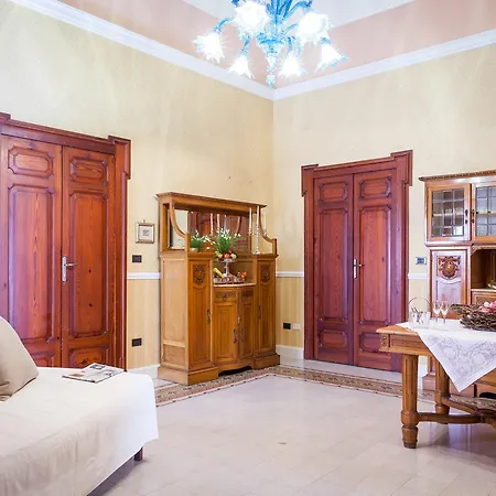 Palazzo Montalbano Bed & Breakfast 3*