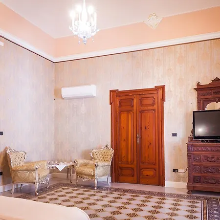 Palazzo Montalbano Bed & Breakfast 3*