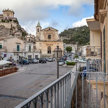 Bed & Breakfast Palazzo Montalbano 3*